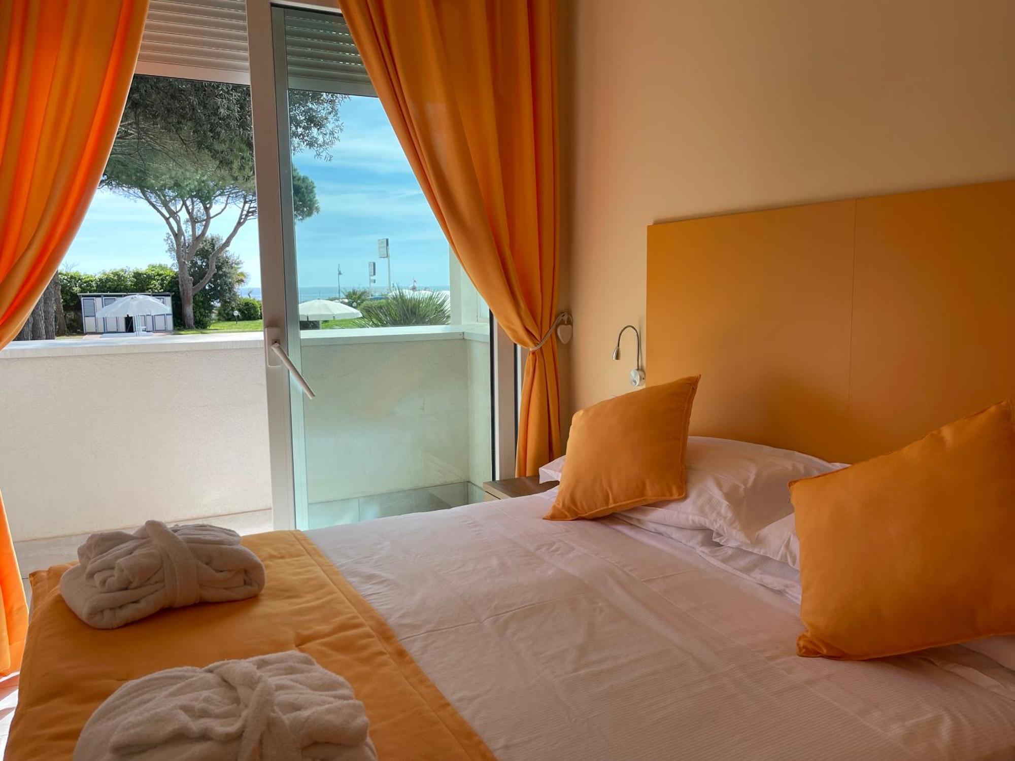 Capo Circeo Beach Resort Spa Fronte Mare San Felice Circeo Dış mekan fotoğraf